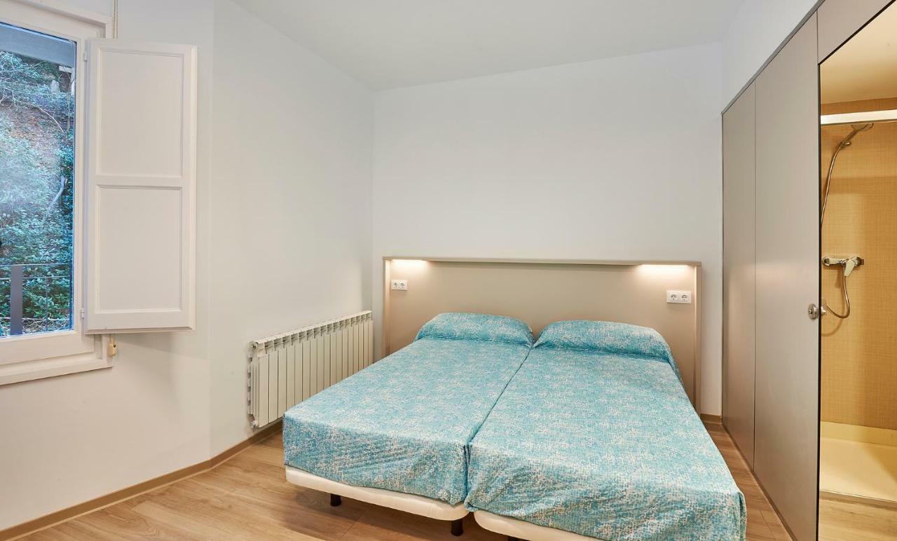 Alberg Abat Oliba Monistrol de Montserrat Exterior foto A bedroom with two single beds